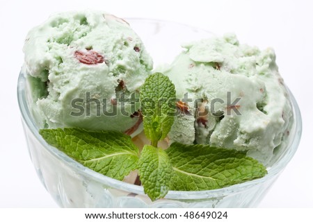 معلومات وفوائد عن الايس كريم Stock-photo--scoops-of-ice-cream-with-mint-leaves-in-a-glass-48649024