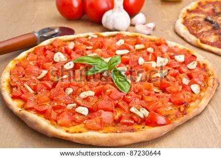 thin crust pizza alla marinara with tomatoes and garlic