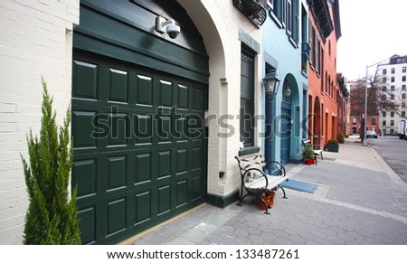 Brownstone Brooklyn Series/Brooklyn Heights, King\'s County\'s oldest, most historic & affluent neighborhood. Gentrified carriage houses on College Lane.