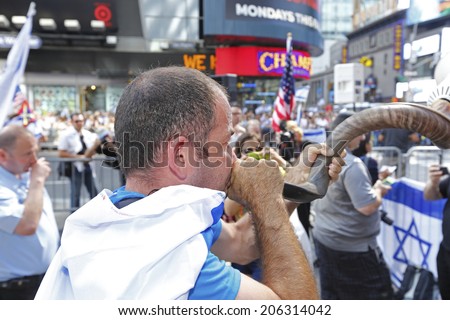 NEW YORK CITY - JULY 20 2014: several thousand supporters of Israeli actions in Gaza staged a rally in Times Square. Christian Palestinian Israel supporter blowing shofar