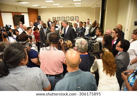 NEW YORK CITY - AUGUST 13 2015: mayor de Blasio & health officials, gathered at Lincoln Medical & Mental Health Center to announce no new cases of Legionnaires\' disease since August 3. Thanking staff