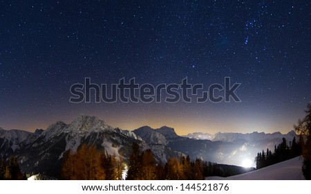 Magnificent image of lots of stars in the Italian alps at night