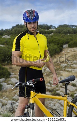 Cyclist stop for eat a banana and recover energy