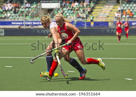 THE HAGUE, NETHERLANDS - JUNE 1: GBR field hockey player  Shipperley Reaches for the ball across USA Witmer and so during the Hockey World Cup 2014 in the match between England and USA (1-2)