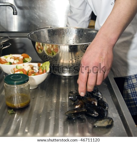 Selecting the good mussels from the bad ones
