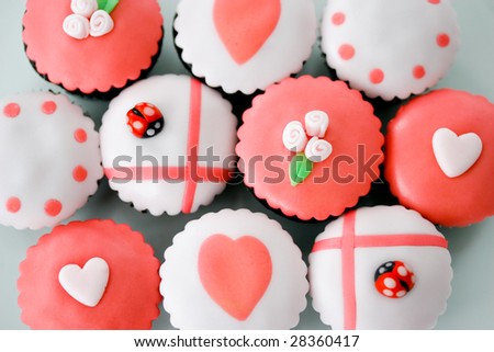 pictures of hearts and roses. Pink Roses and Hearts
