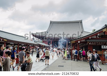 ASAKUSA, JAPAN-AUGUST 12 : crowded tourist at  Sensoji temple on  August 12, 2014 in Asakusa, Japan