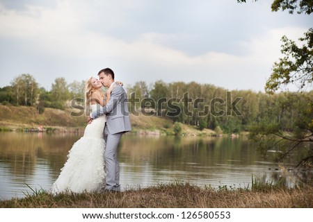 Beautiful young bride, in the wedding day with her beautiful groom