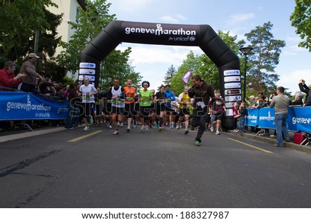GENEVA, SWITZERLAND - MAY 6 : The speaker of the race runs with the participants at the beginning of the Geneva marathon 2012 to motivate them.