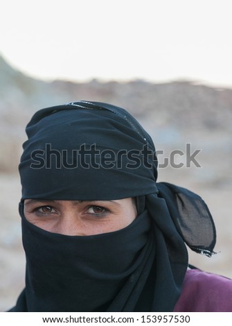 SAHARA DESERT, EGYPT - YAN 26: Portrait of the unknown young berber woman in the Sahara Desert, Egupt, Yanuary 26, 2010. Tribes of bereber wander across all North Africa from Morocco to Egypt.