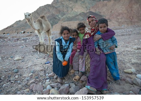 SAHARA DESERT, EGYPT - YAN 26: Group of children of berbers in the Sahara Desert, Egupt, Yanuary 26, 2010. Tribes of bereber wander across all North Africa from Morocco to Egypt.