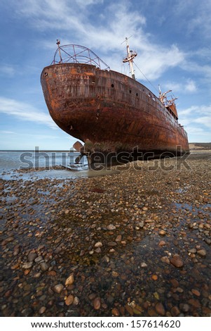 Ship-wreck Desdemona, Atlantic coast of Tierra del fuego, Patago