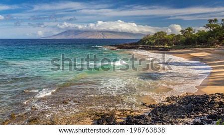 Sunrise at Little beach with turquoise sea, a popular nudist beach in Makena on the south shore of Maui, Hawaii