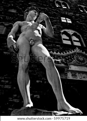 Statue (replica) of Michelangelo\'s David at its original standing place