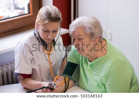 nurse makes home visits and measured blood pressure