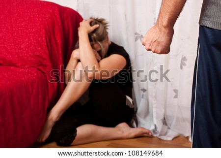 Blonde woman is the victim of aggressive man