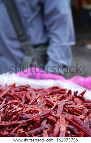 Dried chillies are many red pigments, chilli