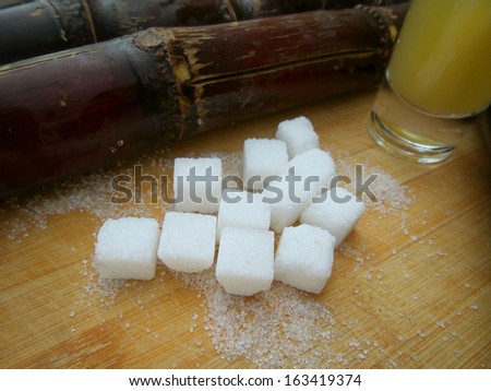 Drinks of sugar cane and sugar cubes