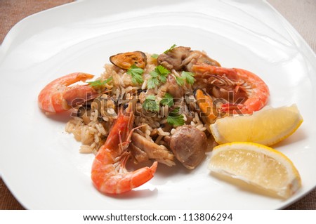 Paella ready meal with shrimp, chicken