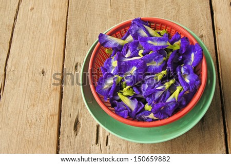 Butterfly pea flowers in bowl for medicines