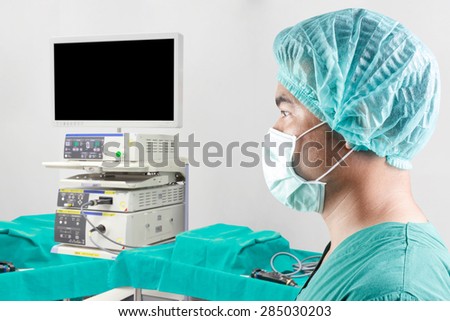 Mature surgeon and equipment tools in operating room