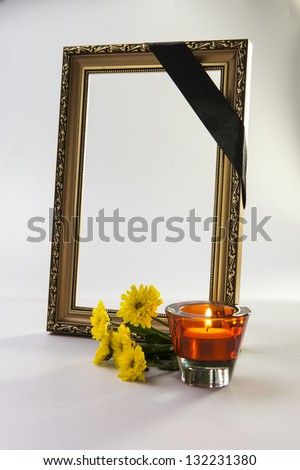 gold frame with sympathy ornament