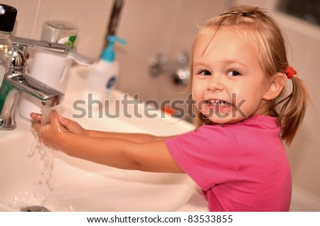 baby washing hand