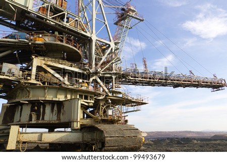 Heavy mining drill machine (wide angle)