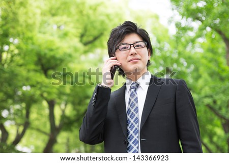 Young businessman who talks on the telephone