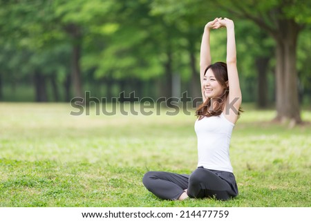 Beautiful young asian woman exercising in the park
