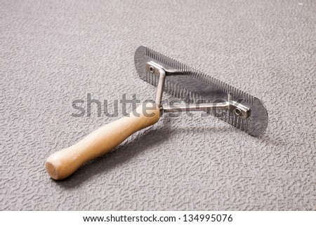 De-shedding tool from metal with wooden handle
