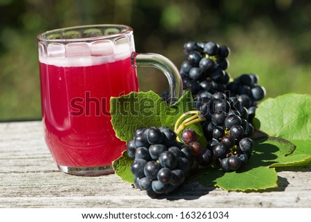 Fruit wine with fresh grapes