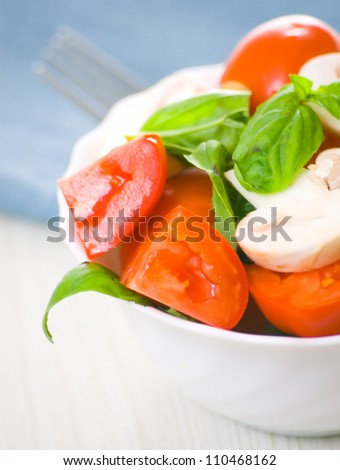 Fresh green salad with mushrooms, tomatoes and basil