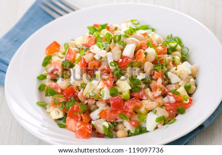 fresh vegetable salad with white beans, red pepper, tomato, egg and green onions