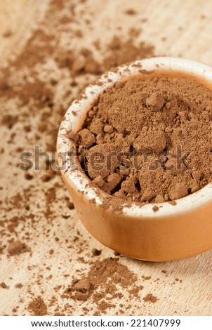 cocoa powder in round ceramic bowl