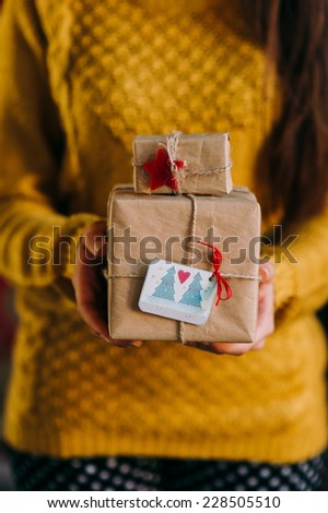 gift in the hands of a girl