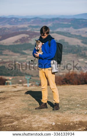 tourist and cat mountain autumn