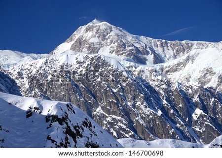 mount mckinley cover with snow, the highest mountain in north america
