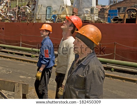 Vladivostok, 26.05.2010 Unidentified men, team mechanics repaired the propeller on the quay \