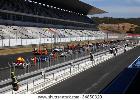 ALGARVE - AUGUST 02: Teams waiting for the start of the Radical European Masters race at Le Mans Series, August 02, 2009 in Portimao, Algarve, Portugal.