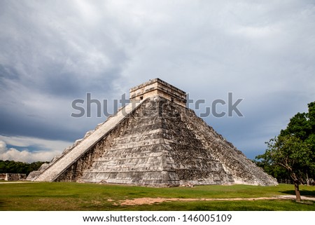 Famous mayan pyramid Kukulkan in Chichen Itza, Mexico. Latin American landmark.