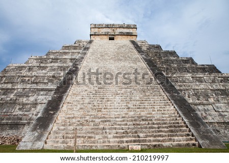Famous mayan pyramid Chichen Itza, Mexico. Latin American landmark.