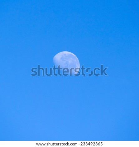 The  waning gibbous moon  phase , \