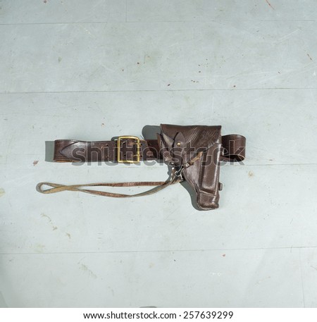 Military pistol, Cabourg with leather strap