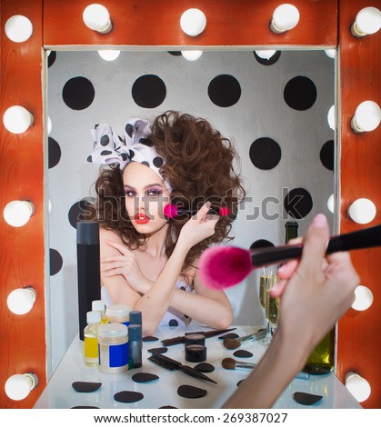 The girl in the dressing room, do yourself a makeover