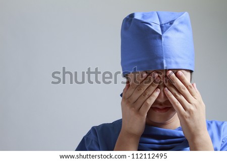 Women, surgical gowns