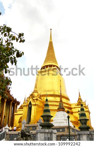 Grand golden pagoda, the major tourism attraction in Bangkok, Thailand (Temple of the Emerald Buddha (Wat Phra Kaew))