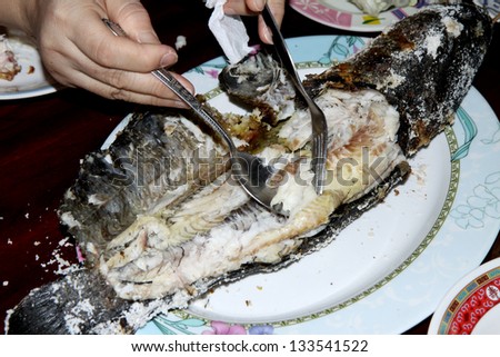 Grill snake head fish with salt coated