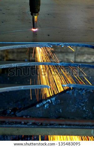 Steel plate cutting by gas machine