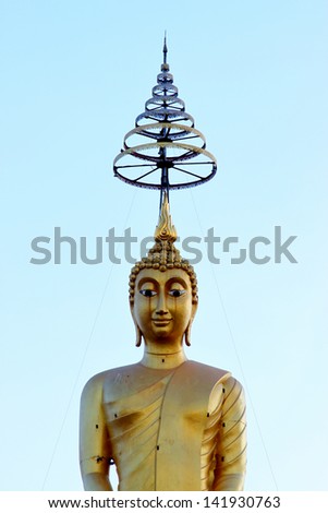 PATHUMTHANI-NOV 3-THAILAND : Standing golden Buddha statue & Cry on November 3, 2012 in Phatoomthani province , Thailand